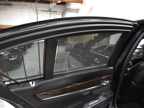 Used 2013 BMW 750i xDrive image 44