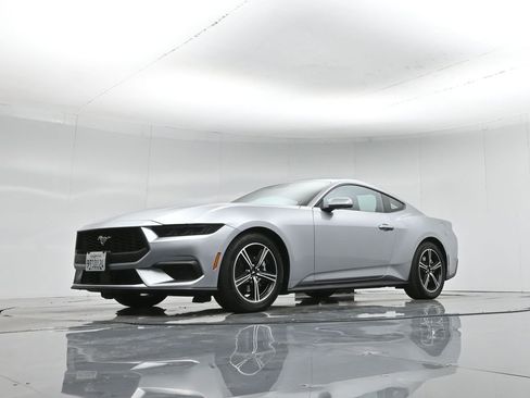 Used 2025 Ford Mustang Premium image 47