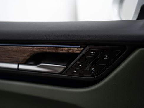 New 2025 Porsche Macan 4S Electric image 18