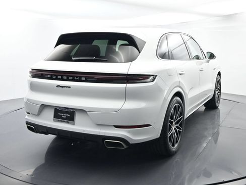Certified 2025 Porsche Cayenne E-Hybrid w/ Premium Package Plus AWD/4WD image 14