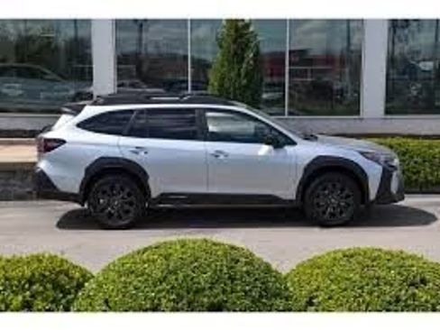 Used 2025 Subaru Outback Onyx Edition AWD/4WD image 6