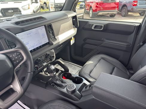 New 2025 Ford Bronco Badlands image 11