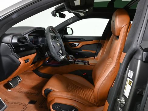 Used 2021 Lamborghini Urus AWD/4WD image 5