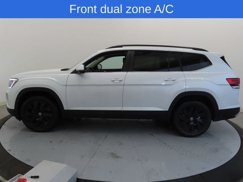 Certified 2026 Volkswagen Atlas SE FWD image 3