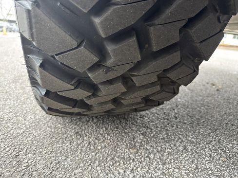 Used 2023 GMC Yukon SLT w/ SLT Premium Package image 12