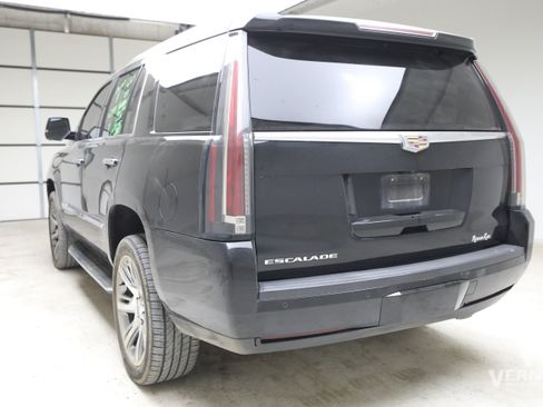 Used 2016 Cadillac Escalade Luxury RWD image 2