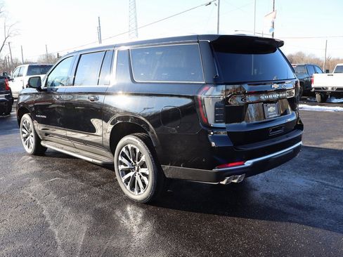 New 2026 Chevrolet Suburban High Country image 3