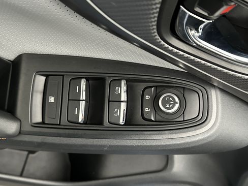 Used 2023 Subaru Crosstrek 2.5i Limited AWD/4WD image 19