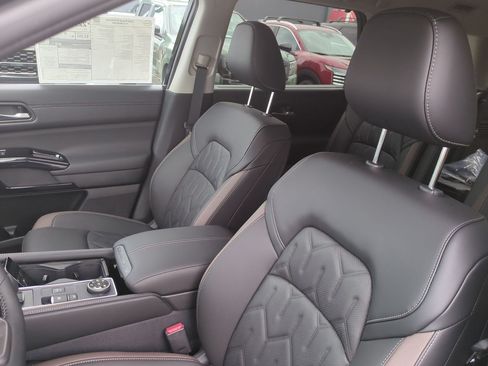 New 2026 Nissan Pathfinder Platinum w/ Accent Package AWD/4WD image 15