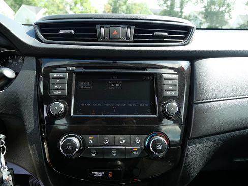 Used 2018 Nissan Rogue S AWD/4WD image 13
