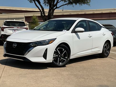 Used 2025 Nissan Sentra SV image 2