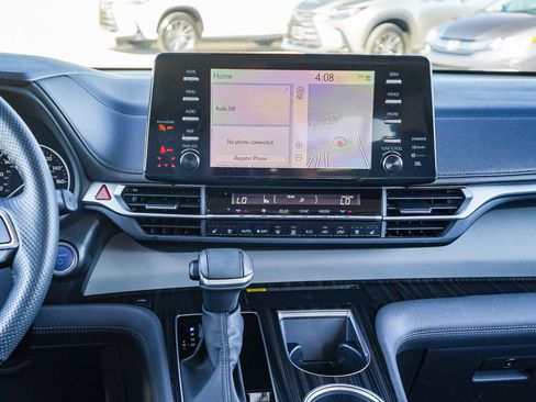 Used 2023 Toyota Sienna Limited image 14