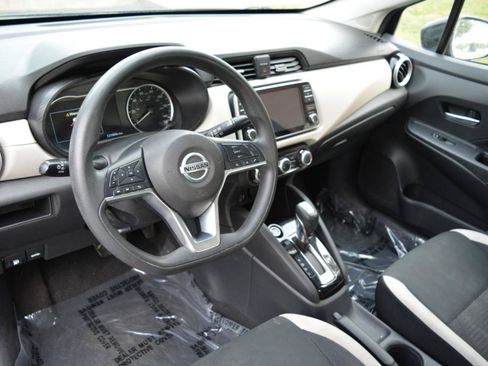 Used 2021 Nissan Versa SV FWD image 10