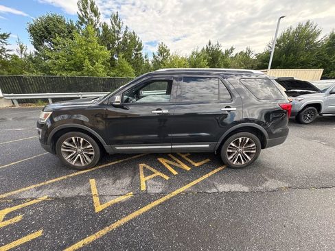 Used 2017 Ford Explorer Platinum AWD/4WD image 8