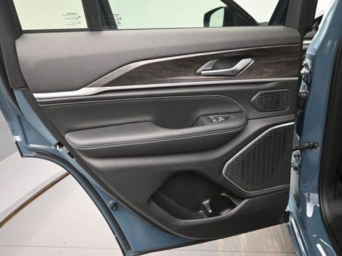 New 2026 Jeep Grand Cherokee Limited image 14