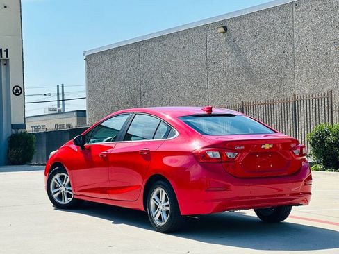 Used 2017 Chevrolet Cruze LT w/ Convenience Package FWD image 8