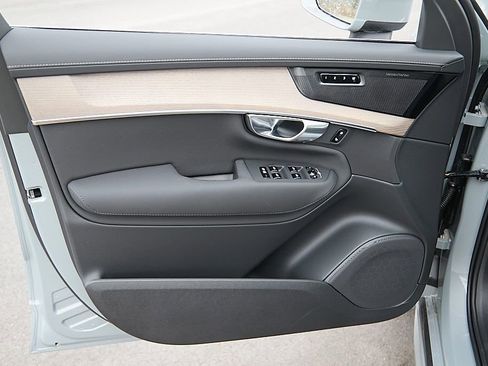 New 2026 Volvo XC90 B6 Plus w/ Protection Package image 10