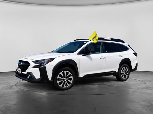 Used 2025 Subaru Outback Premium AWD/4WD image 6