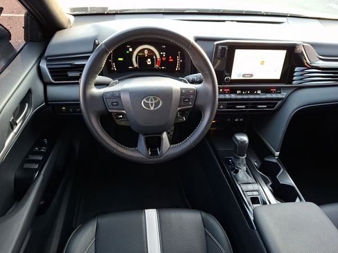 Used 2025 Toyota Camry SE FWD image 11