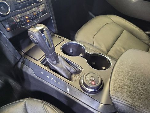 Used 2018 Ford Explorer XLT w/ Equipment Group 202A AWD/4WD image 26