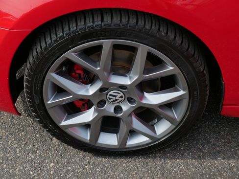 Used 2013 Volkswagen GTI 4-Door FWD image 15