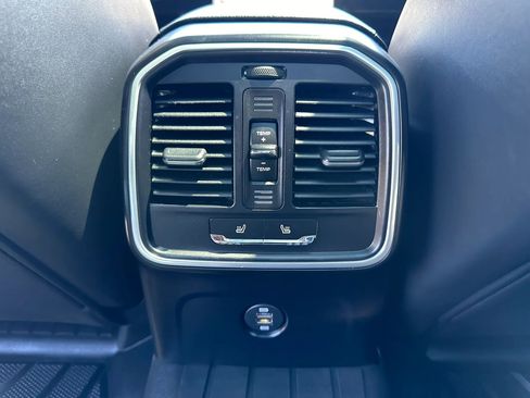 Used 2017 Porsche Macan AWD/4WD image 33