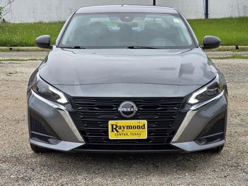 Used 2025 Nissan Altima 2.5 SV FWD image 2