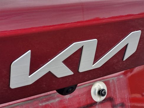 Certified 2022 Kia Sorento SX image 11