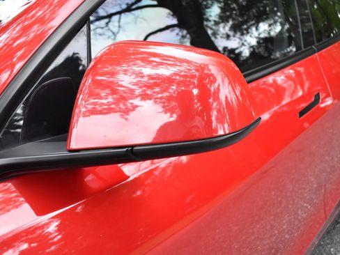 Used 2022 Tesla Model Y Long Range image 16