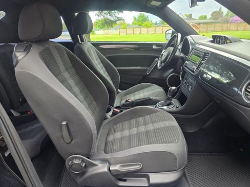 Used 2012 Volkswagen Beetle 2.0T FWD image 17