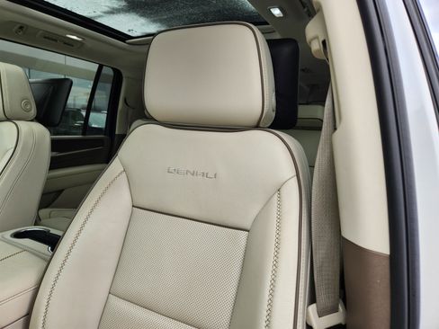 Used 2023 GMC Yukon XL Denali w/ Denali Reserve Package image 11