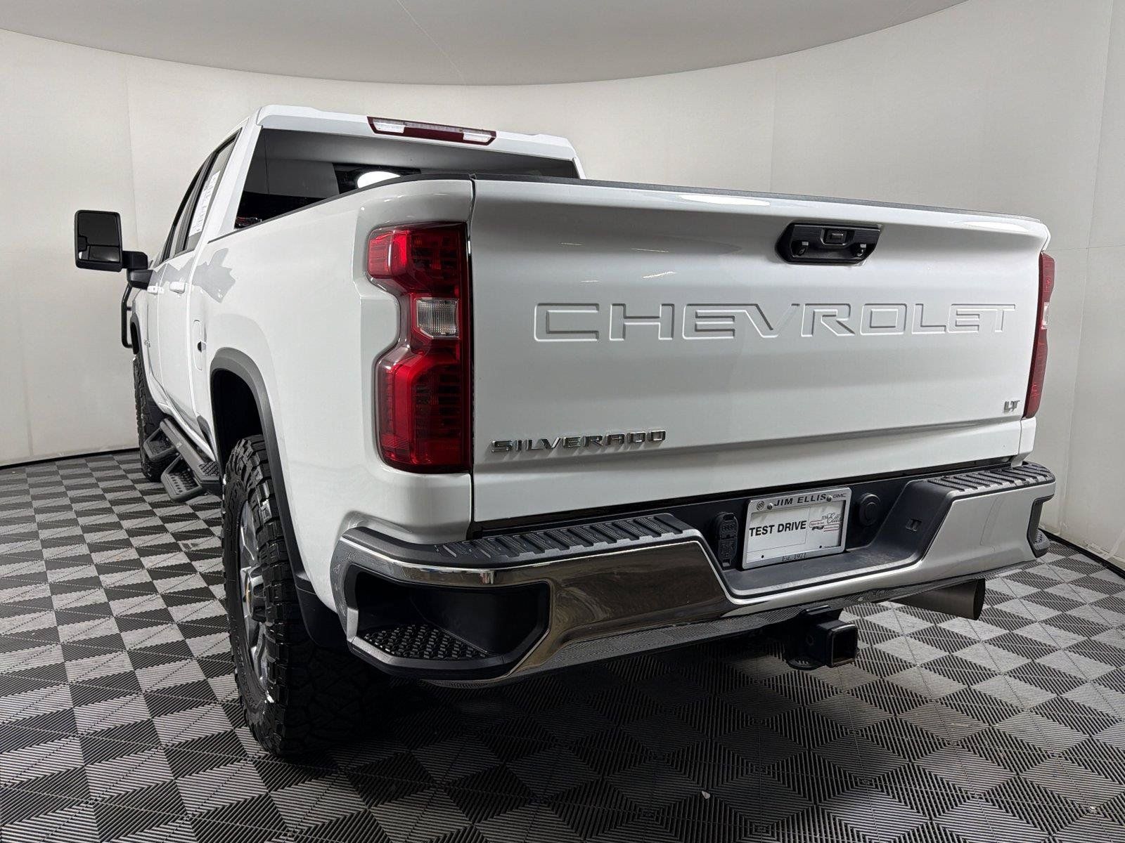 Used 2024 Chevrolet Silverado 2500 LT AWD/4WD image 4