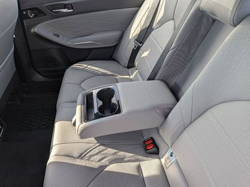 Used 2022 Toyota Avalon Limited w/ Advanced Safety Package FWD image 19