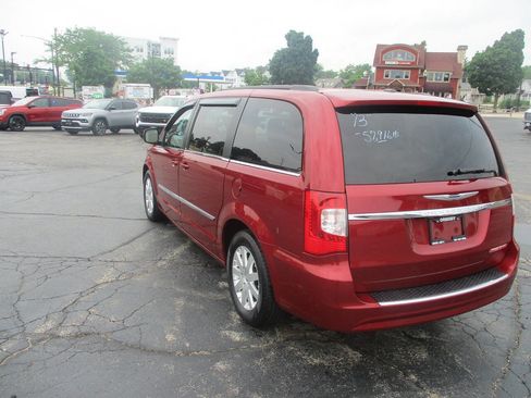 Used 2013 Chrysler Town & Country Touring FWD image 10
