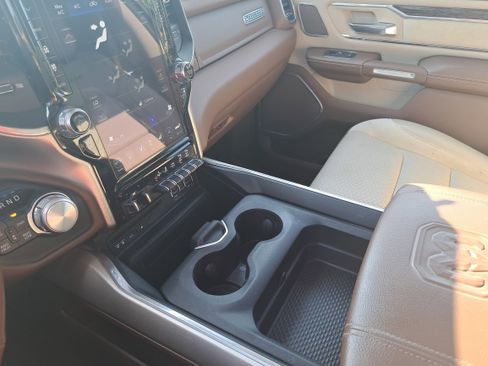 Used 2019 RAM 1500 Laramie AWD/4WD image 22