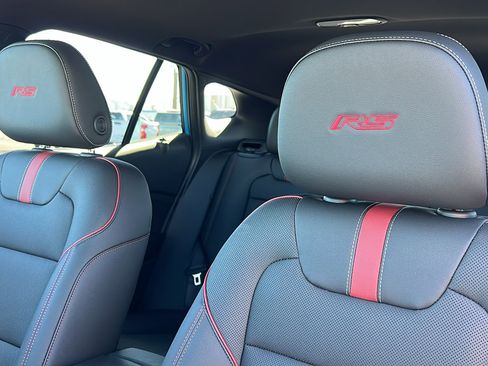 New 2026 Chevrolet Trax RS w/ Sunroof Package image 18