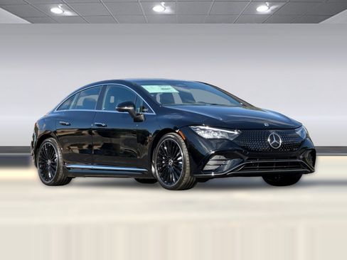 Used 2026 Mercedes-Benz EQE 320 4MATIC Sedan image 7