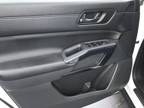 Used 2024 Nissan Pathfinder SV AWD/4WD image 21