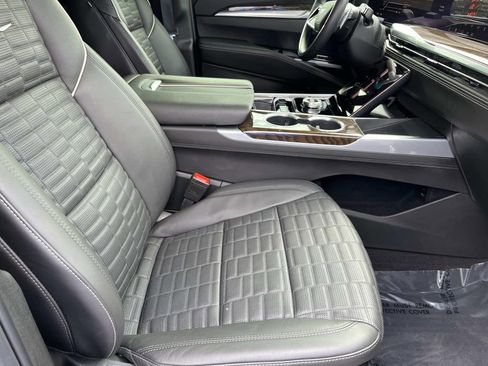 Certified 2025 Cadillac Escalade Sport Platinum image 24