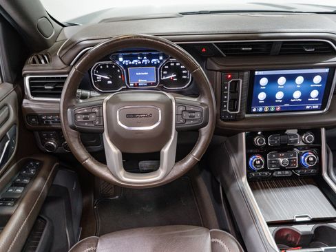 Used 2021 GMC Yukon XL Denali w/ Denali Premium Package image 12