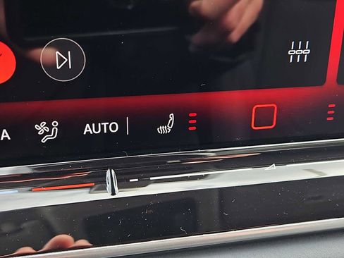 New 2026 Volkswagen Tiguan SE AWD/4WD image 13
