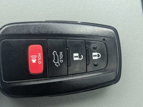 Used 2022 Toyota Highlander Limited FWD image 34