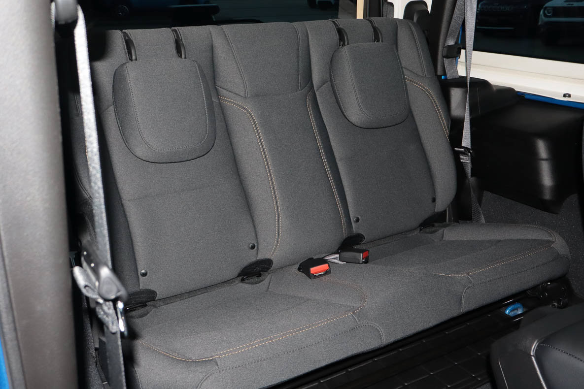 Used 2025 Jeep Wrangler Sport AWD/4WD image 21
