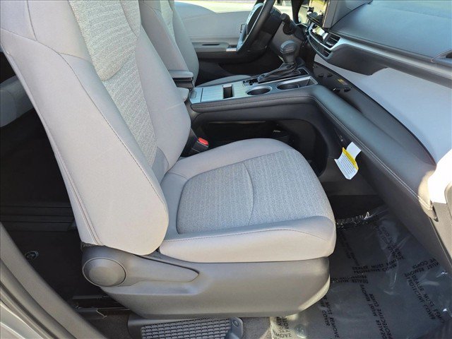 Used 2026 Toyota Sienna LE AWD/4WD image 20