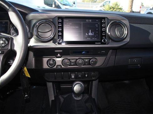 Used 2022 Toyota Tacoma TRD Off-Road image 18