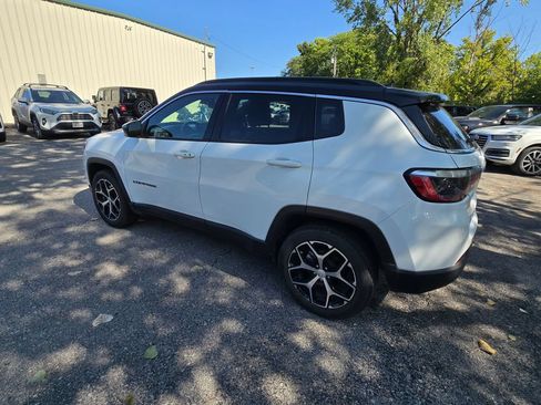 Used 2024 Jeep Compass Limited AWD/4WD image 4