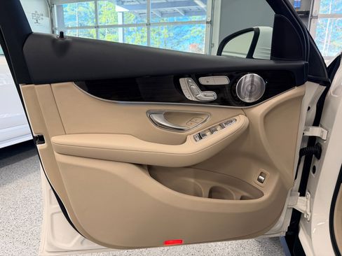 Used 2017 Mercedes-Benz GLC 300 image 14