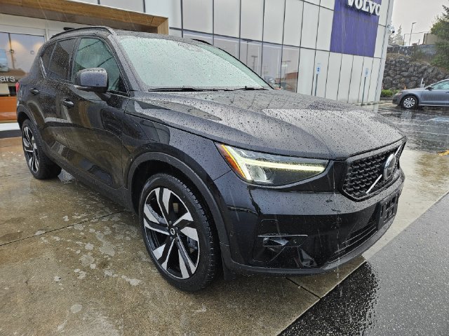 Used 2024 Volvo XC40 B5 Plus w/ Climate Package AWD/4WD image 3