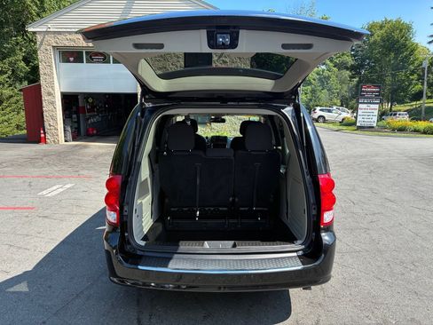 Used 2019 Dodge Grand Caravan SE FWD image 12