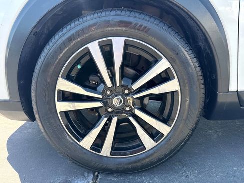Used 2018 Nissan Kicks SR w/ Premium Package FWD image 26